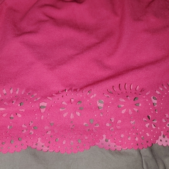 Shein curve bright pink crop top with cutouts - Picture 2 of 4